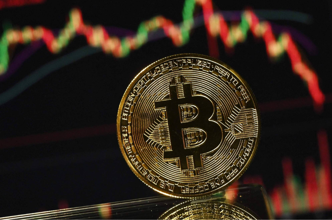 Bitcoin_cai_abaixo_de_US$_66_mil_enquanto_excesso_de_posições
