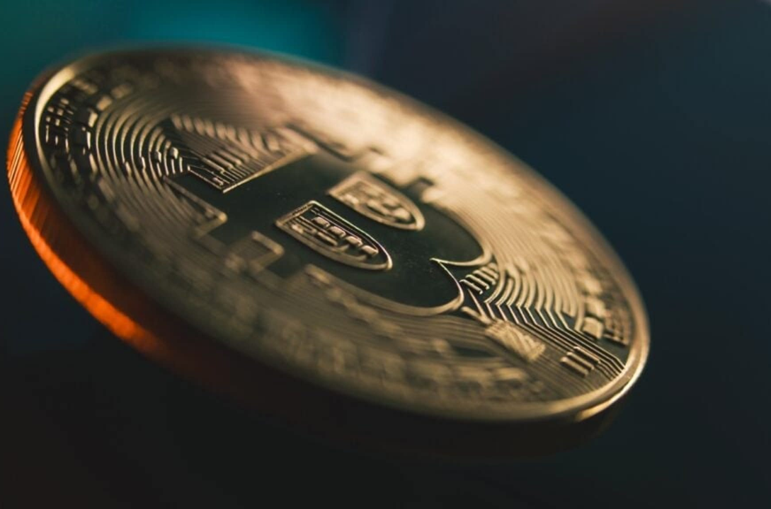 Le_bitcoin_recule_légèrement_alors_que_le_cessez_le_feu_entre