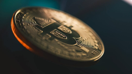 Le_bitcoin_recule_légèrement_alors_que_le_cessez_le_feu_entre