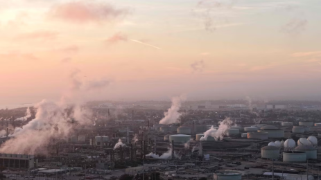 Le_pétrole_évolue_peu_alors_que_le_marché_doute_d’un_accord_rapide