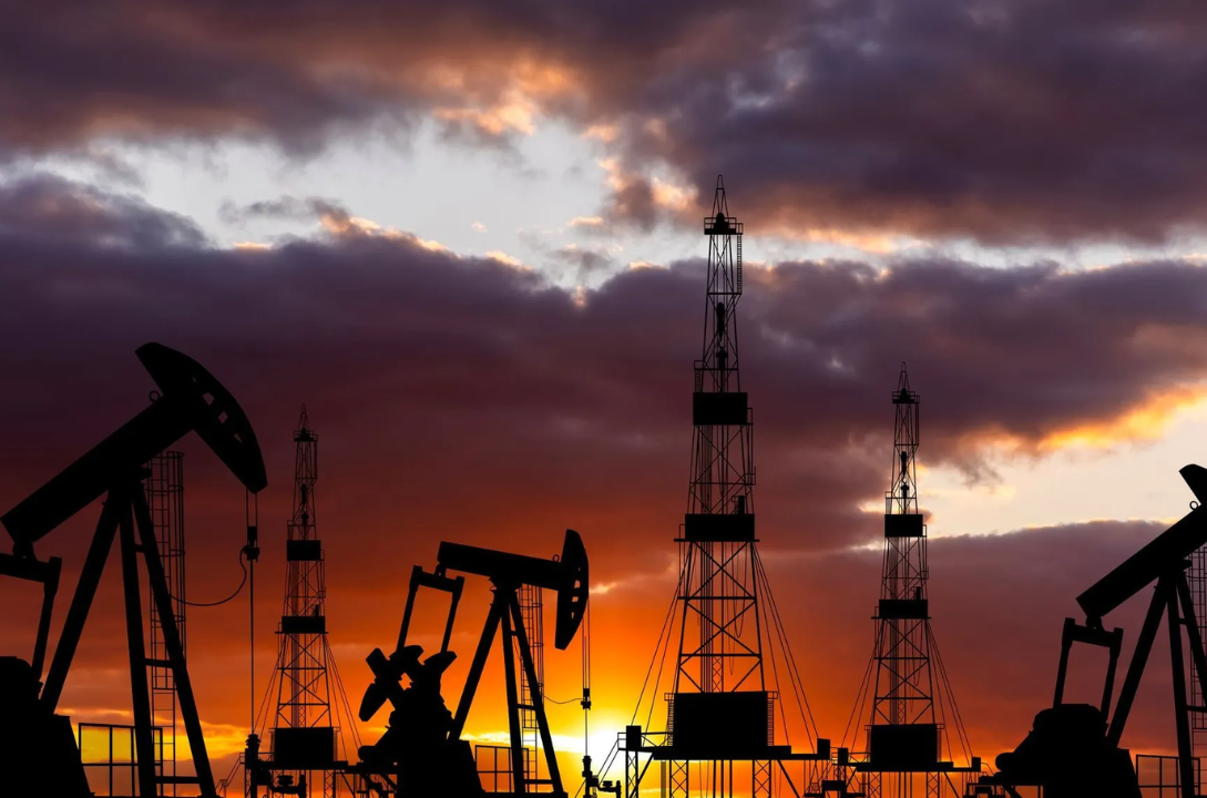 Le pétrole recule alors que le cessez-le-feu semble tenir