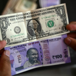 Roupie indienne sous pression face au dollar avec hausse du pétrole et sorties de capitaux