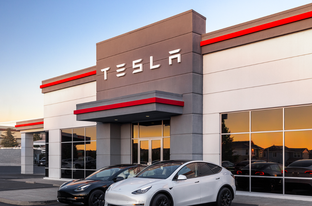 Tesla _ revenus liés à Musk sous surveillance