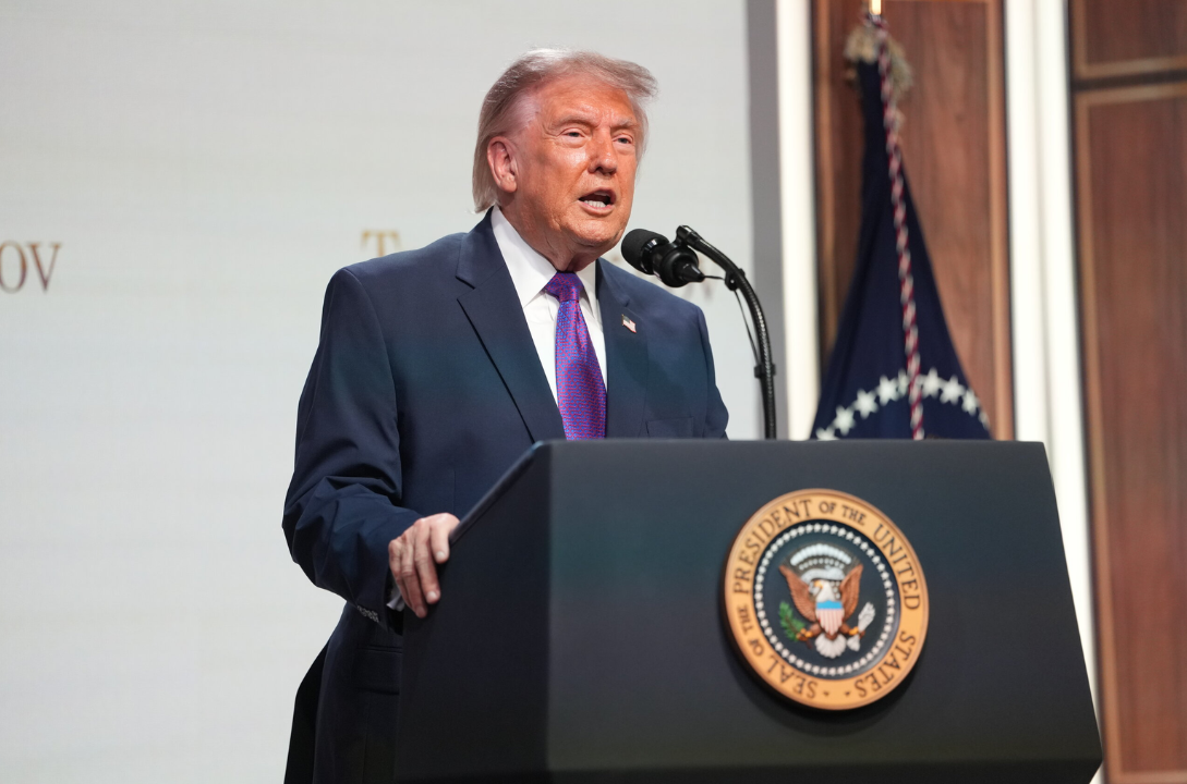 Trump s’oppose aux péages dans le détroit d’Hormuz pendant les négociations avec l’Iran