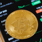 Graphique du Bitcoin montrant un rebond vers 64 600 dollars et un support clé autour de 60 000 dollars