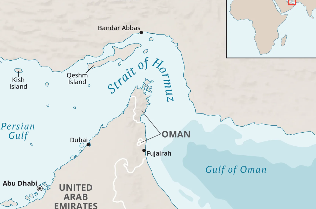 Pétroliers traversant le détroit de Hormuz alors que le cessez-le-feu entre les États-Unis et l’Iran reste fragile