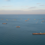 Pétroliers en feu dans le détroit d’Hormuz alors que les États-Unis et l’Iran poursuivent leurs attaques