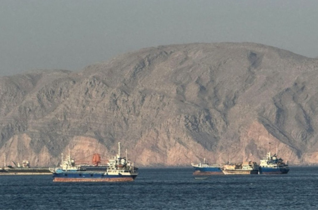 Pétrolier attaqué dans le détroit d’Hormuz alors que la guerre entre les États-Unis et l’Iran s’intensifie