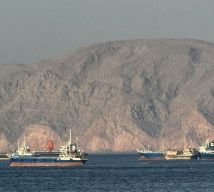 Pétrolier attaqué dans le détroit d’Hormuz alors que la guerre entre les États-Unis et l’Iran s’intensifie