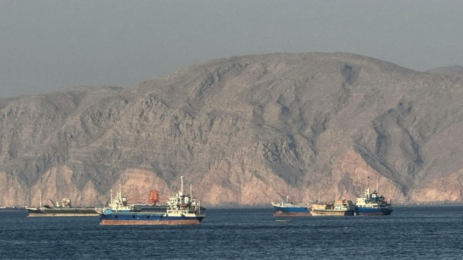 Pétrolier attaqué dans le détroit d’Hormuz alors que la guerre entre les États-Unis et l’Iran s’intensifie