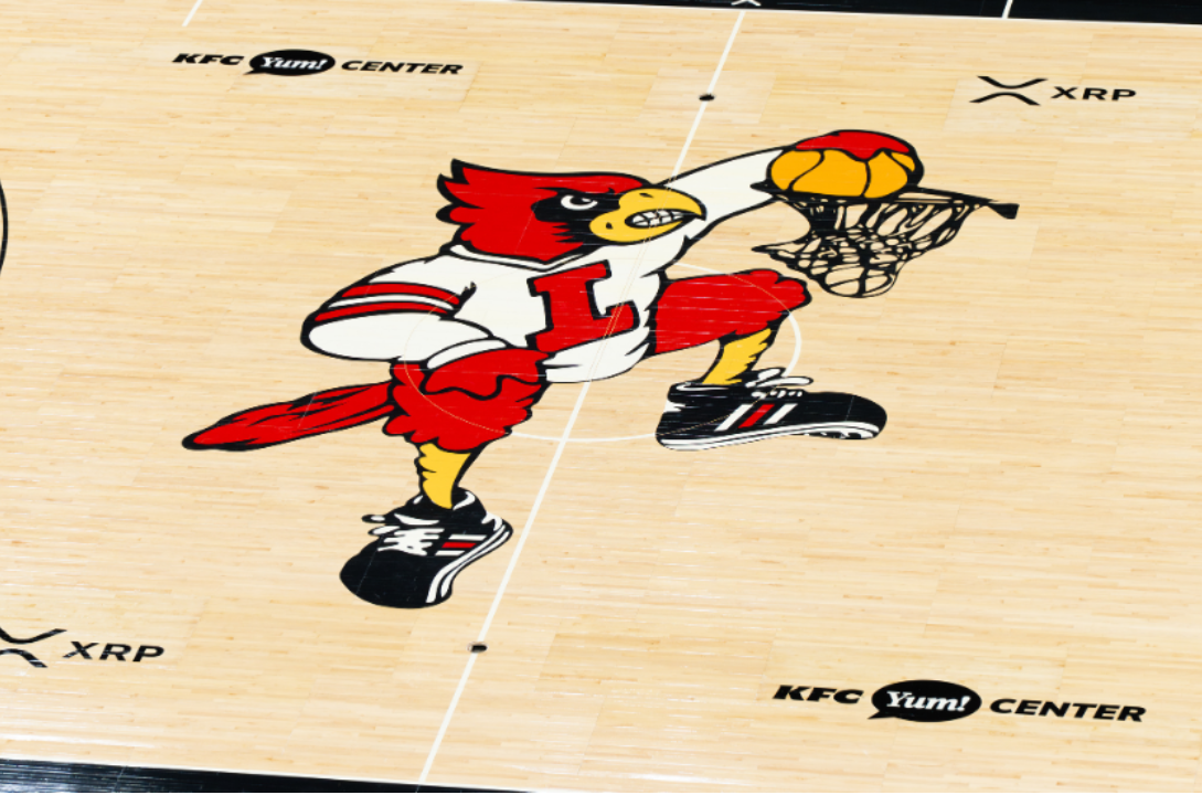 Logo XRP sur le parquet de basketball de Louisville