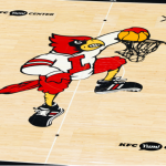 Logo XRP sur le parquet de basketball de Louisville