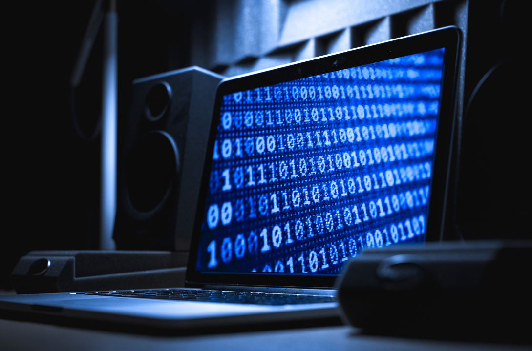 Interpol alerte sur les nouveaux cyberrisques liés à l’IA